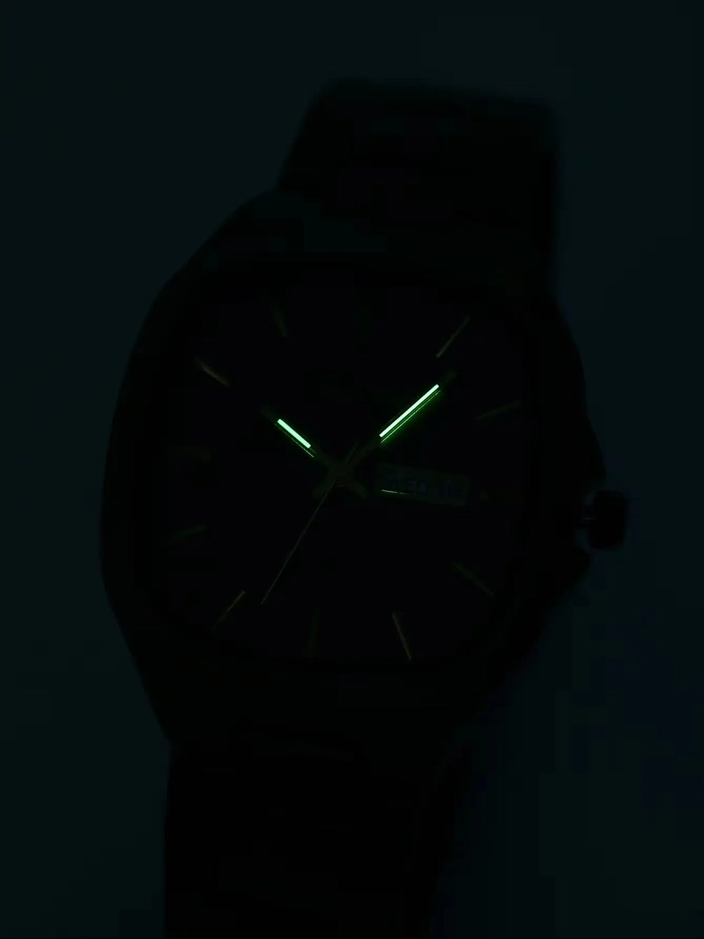 Casual Fashion  Waterproof Quartz Watch For Men Glow-in-the-dark stainless steel square wristwatch