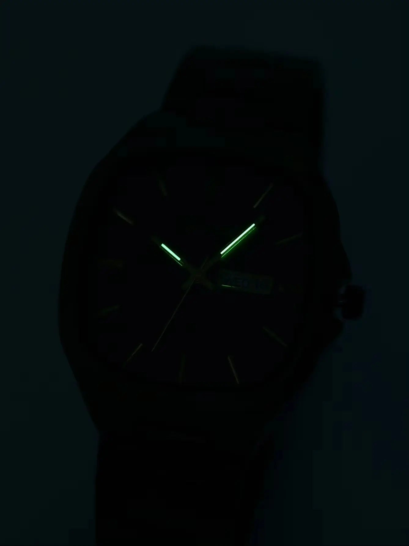 Casual Fashion  Waterproof Quartz Watch For Men Glow-in-the-dark stainless steel square wristwatch